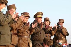正恩氏のコロナ危機対応、「得意技」は幹部叱責