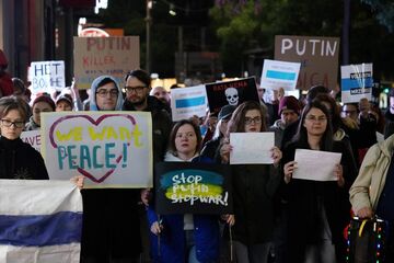 ロシア人材巡る争奪戦、セルビアがリード