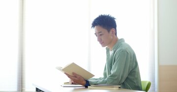 「ずば抜けて頭のいい人」は本をどこから読む？ 1ページ目から読まない読書法