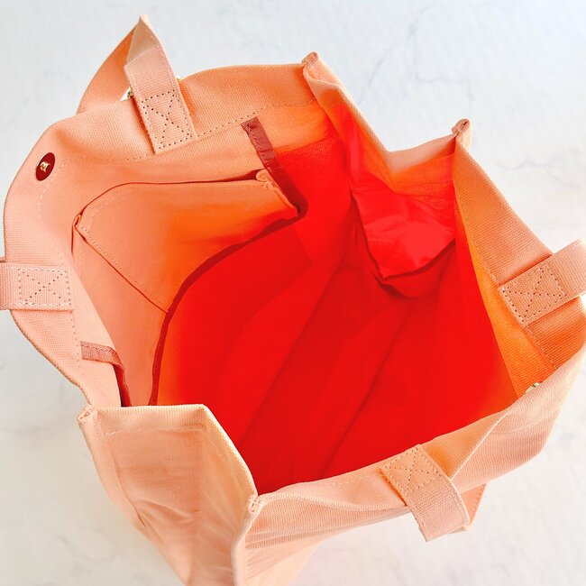 「可愛くていっぱい入る」「小物が迷子になりにくい」ハニーズの“ポケットいっぱいバッグ”収納力がスゴすぎる!「日傘やペットボトルが固定できるので良い」