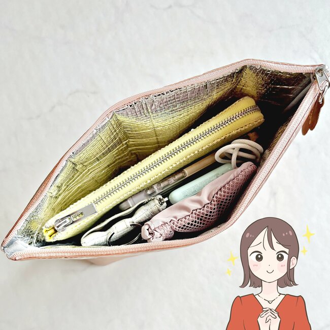 おくすり手帳や処方薬がまるっと入った！コメダ珈琲の「自立する大容量ポーチ」保冷もできて使い勝手バツグン！《購入レビュー》