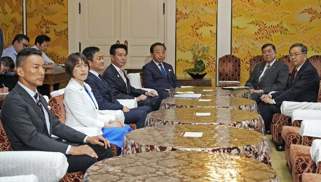 各党党首が集まって与野党党首会談をした様子