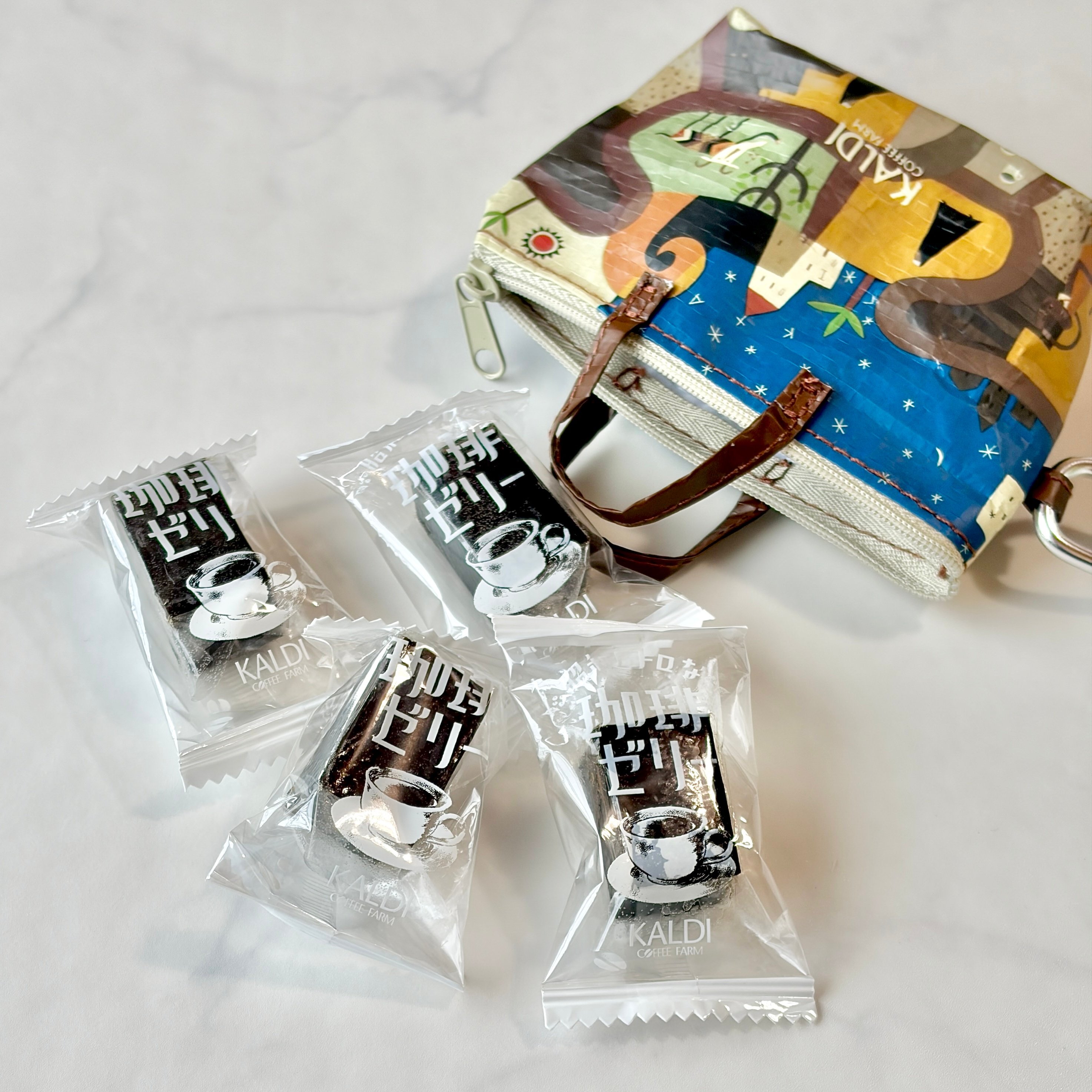 「やっと買えました」「出る度に売り切れ」カルディの“かわいすぎる小物入れ”ミニ財布にもちょうどいい！「手のひらサイズで可愛い」