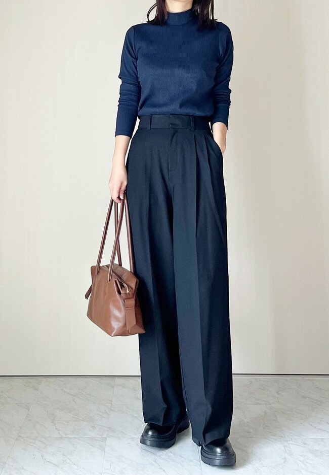 「3着持っていて通勤でヘビロテ」無印良品の“着痩せパンツ”水を弾くから雨の日もガンガン使える！「体型カバーもバッチリ」「とても気に入ってます」