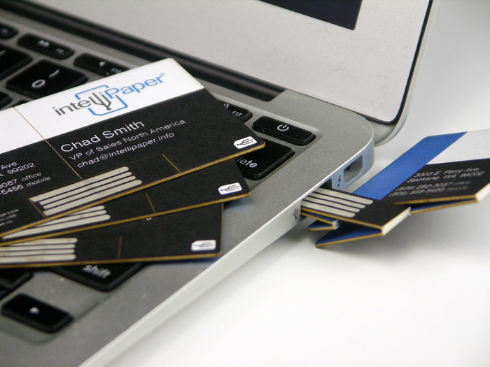 転職しても情報をアップデートできる<br />USBチップ付き名刺「swivelCard」が米国で登場