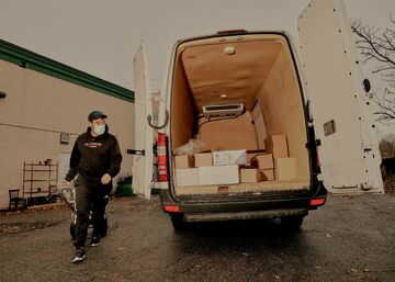NYの高級すし店、出前でコロナ乗り切る