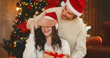 ティファニーとシティホテルで15万円!令和の若者が驚愕する「昭和のクリスマスデート」