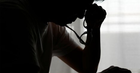 「両目1.0」でも鉄道運転士を失職…「片目0.5」で免許を失った男性が訴えること