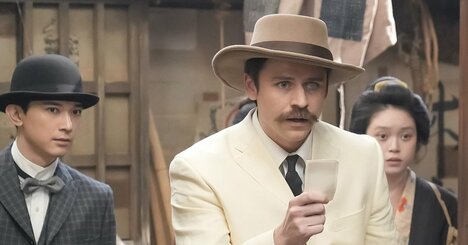 ヘブン（トミー・バストウ）は「月収100円」、当時の物価で帝国ホテルに何泊できた？〈ばけばけ第22回〉