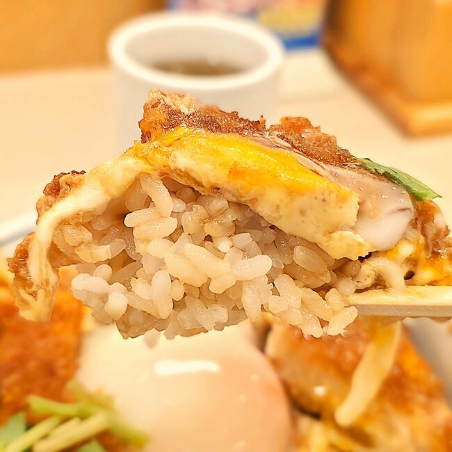 「たまんない。涙が出そう」「やっぱりおいしいなぁ」かつやの“ボリューム満点どんぶり”幸せな気持ちで満たされる！「うまい！うまいぞ〜！」