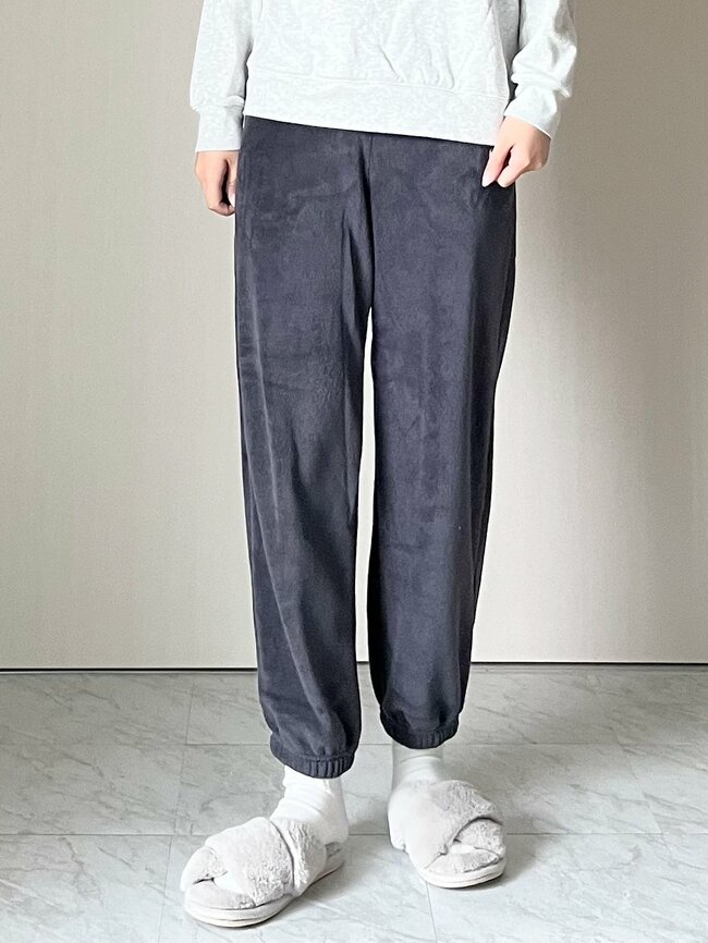 「もう1枚リピしようと思います」GUの“毛布みたいなパンツ”ふわふわ暖かくて、1990円とは思えない優秀さです！「手放せないくらい好き」「マシュマロみたいなもこもこ具合」
