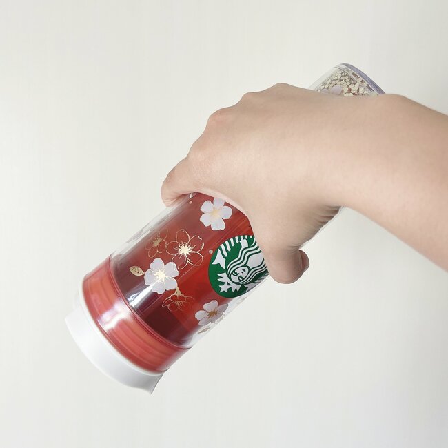 店舗で見つけたらラッキー！スタバ新作の「キラキラ輝くタンブラー」桜のデザインが可愛すぎる…！