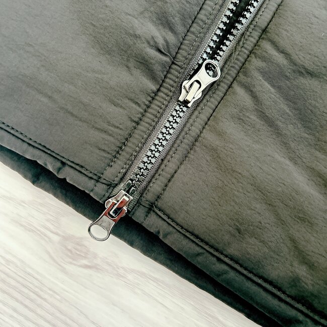 「えっ、魔法っすか」「すごい！」ワークマンの“天才的なアウター”丈の長さが変わるデザインに感動…！「長く使えそう」