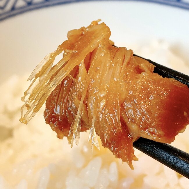 「大盛3杯食べちゃいました」吉野家の“肉と魚のダブル定食”ご飯おかわり無料なのが嬉しい！「おばあちゃんの味がする」「懐かしくて泣けてきた」《実食レビュー》