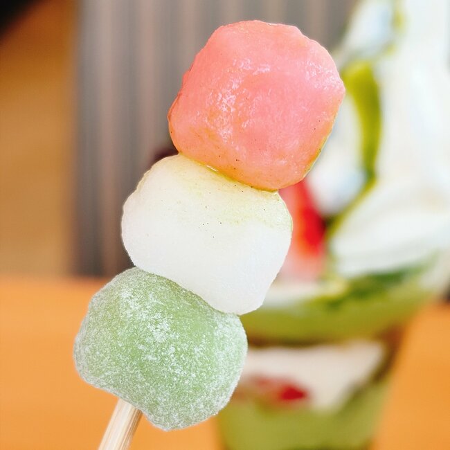 「マジで美味しい」「予想以上に美味！」ガストの“よくばりパフェ“好きなものだらけで幸せすぎる！「春っぽくて好き」