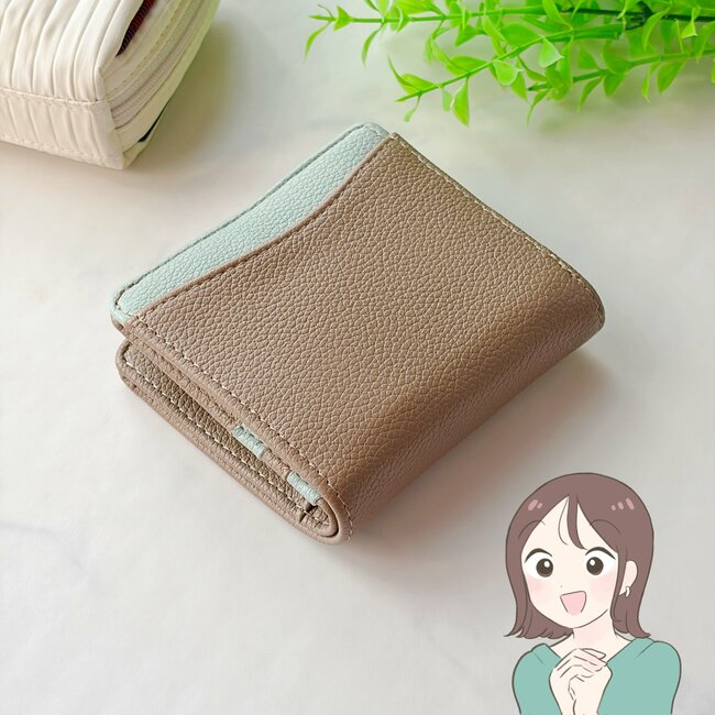 「小さい財布を探してました」「購入して正解」3COINSの“コンパクトな財布”小さめバッグにも入って優秀！「カードもお札も小銭も全て入ります」