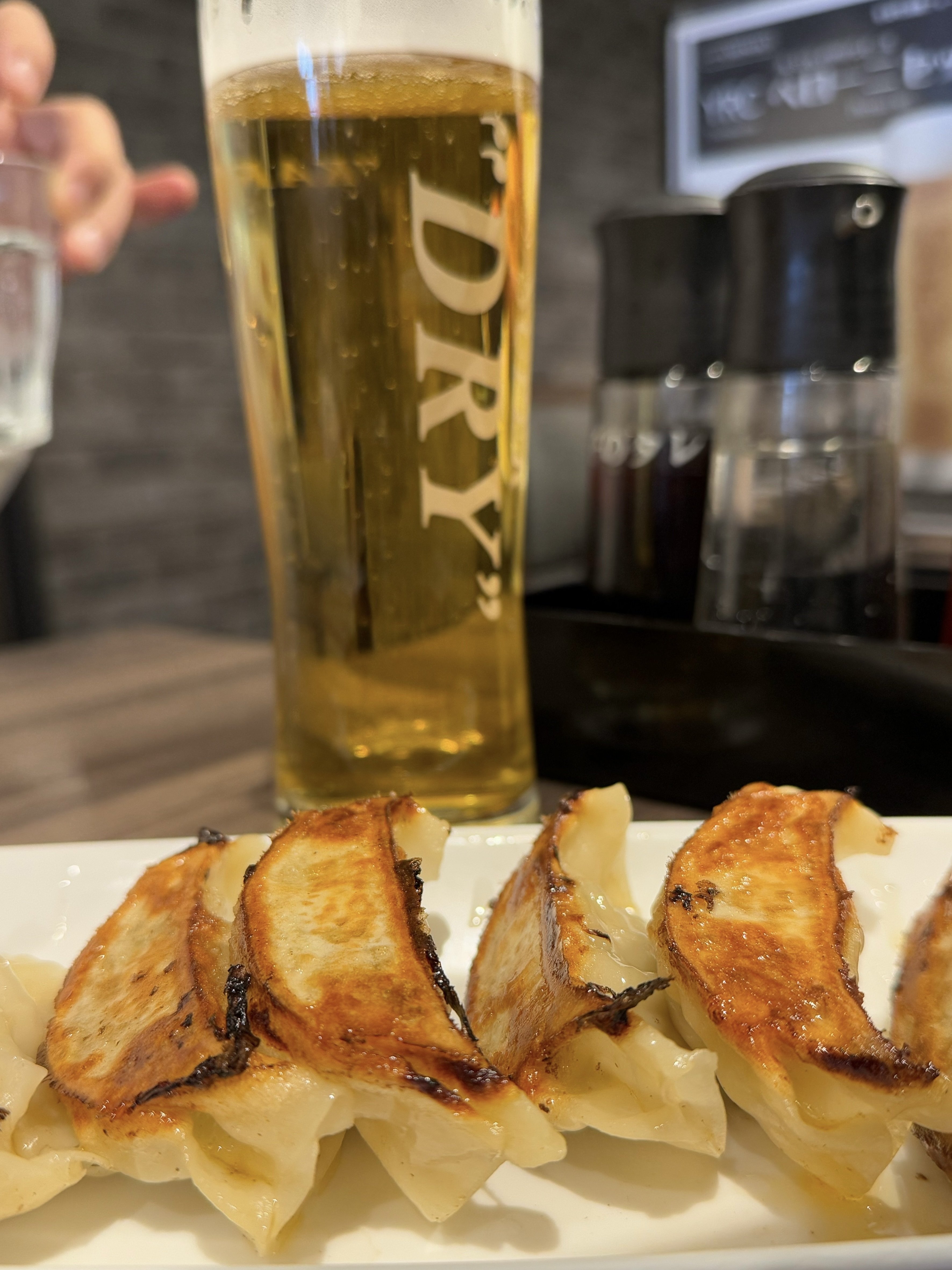 この餃子の王将、何かがおかしい…「日本一オシャレな王将」店に入って仰天した!