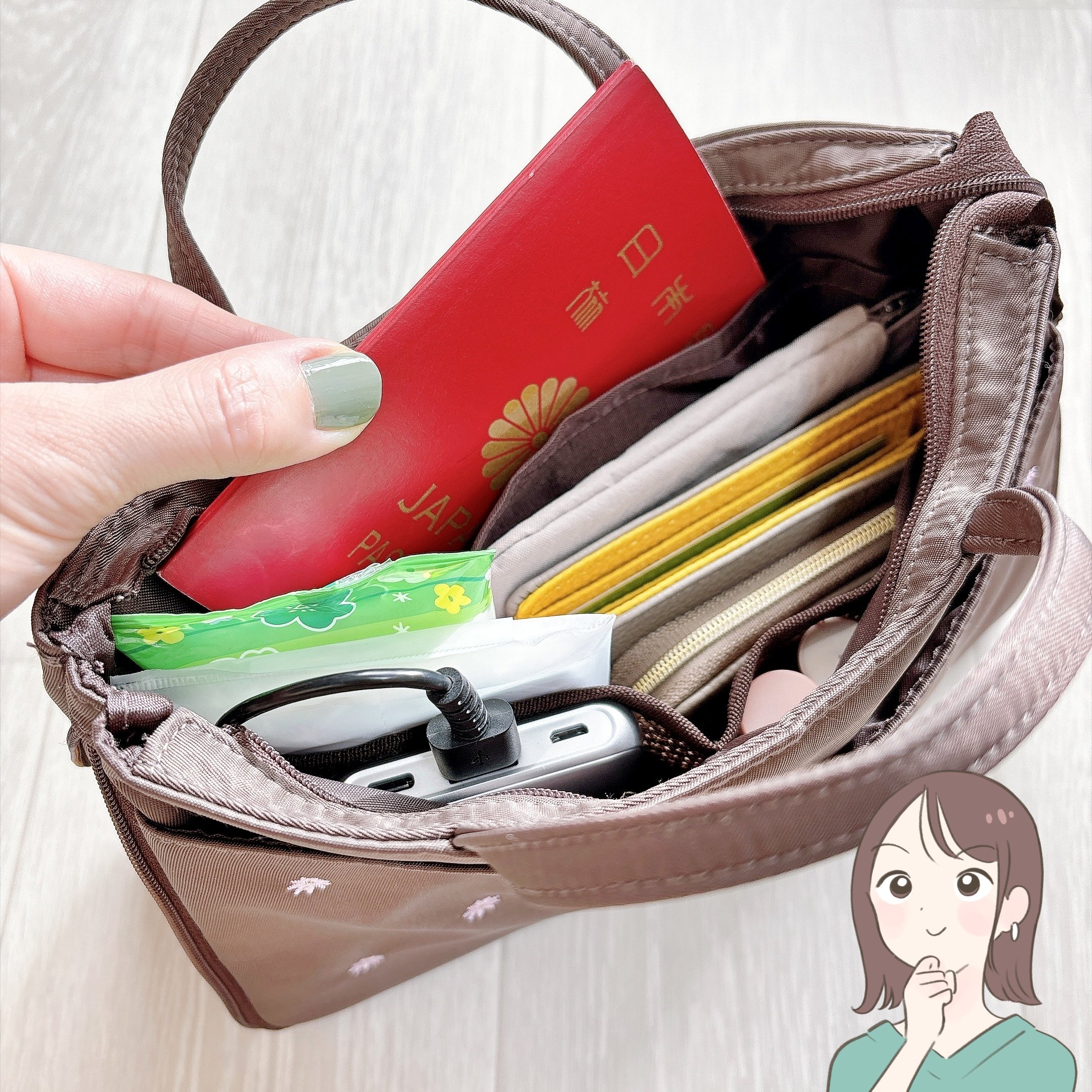 お薬手帳や内服薬がまるっと入った！アフタヌーンティーの「ポケットたくさんバッグ」マチの大きさを変えられて便利！《購入レビュー》