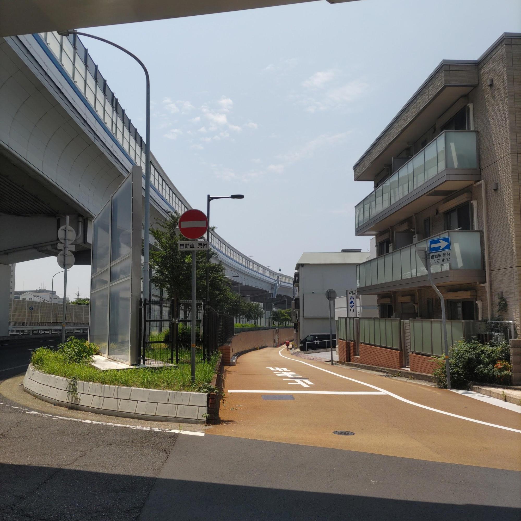 一方通行の道路の入り口