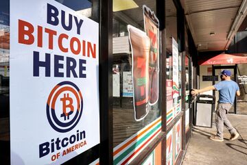 ビットコインなぜ急落、米株との相関性も鮮明に