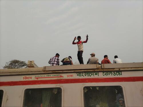 たくさんの子供たちも乗っていた（提供＝筆者）