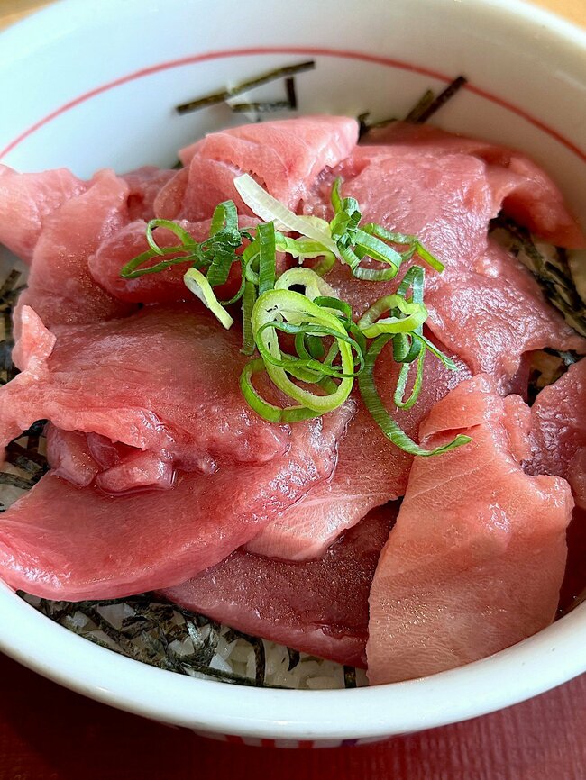 「良い意味で期待を裏切られた」なか卯の“まぐろ2倍どんぶり”食べ応えがスゴすぎる!「お腹いっぱい」「シンプルに美味しい」《実食レビュー》