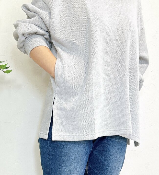 体型カバーの天才すぎる…！ワークマンの「ゆったりトップス」体のラインを拾わないし、すぽんと着るだけでオシャレなの！