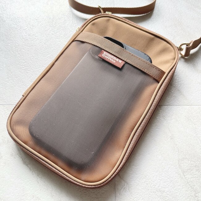 カードや診察券が31枚も入った…！コメダ珈琲の「おしゃれショルダーポーチ」財布代わりになって天才すぎる！