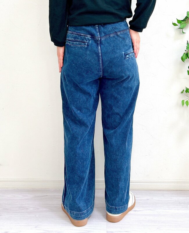 もう他のデニムに戻れない…！ワークマンの“びよ～んと伸びるワイドパンツ”が楽ちんすぎる！「3着買いました」「綺麗なシルエット」