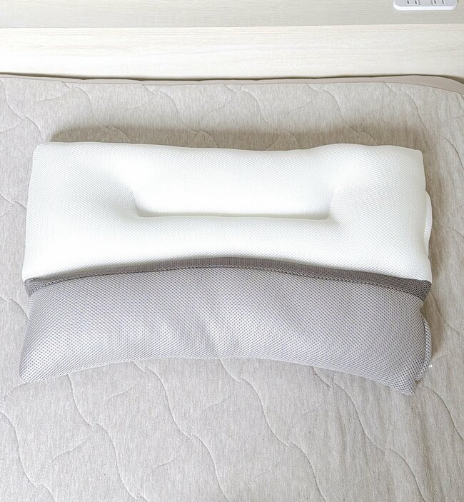 「首や肩が楽になった」ニトリの“2990円まくら”が噂通りの名品だった…！「毎朝肩の軽さにびっくり」「寝つきも良くなった気がします」《購入レビュー》