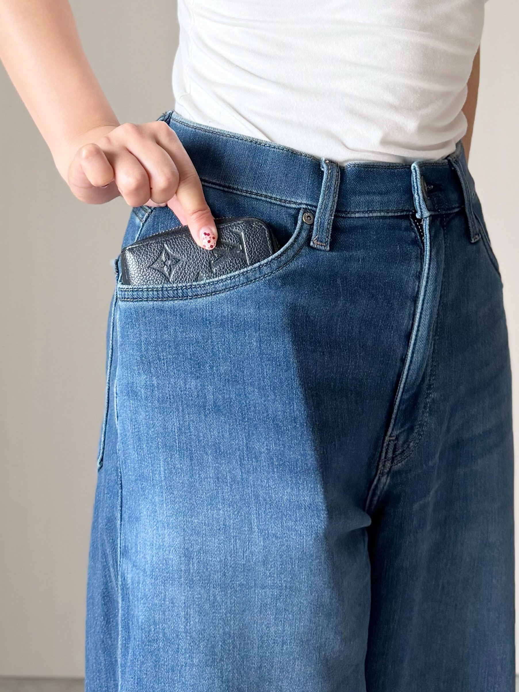 「他の色も欲しい」「もう一本買います」ユニクロの“スウェットみたいなワイドパンツ”快適すぎて毎日はきたい!「はき心地に感動」「今夏はヘビロテ確定です」【購入レビュー】