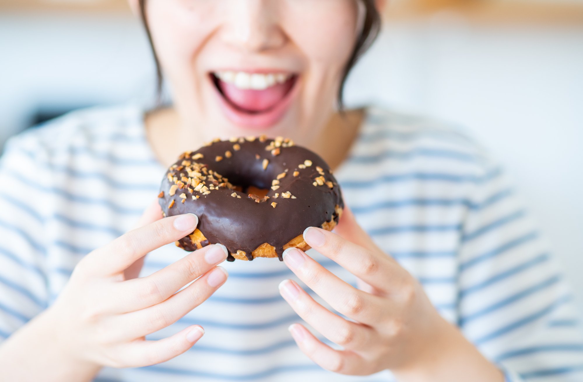 「毎日カロリー制限」より「週4日食べ放題」の方が痩せる!?新研究が示す驚きのダイエット効果