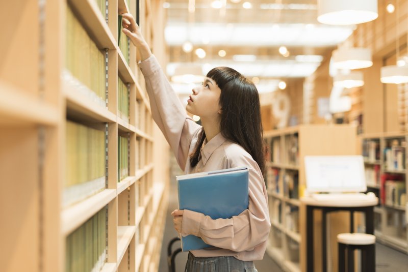 「図書館で読書とか、真面目かよ笑笑」と学びをバカにしてくる人の行動原理