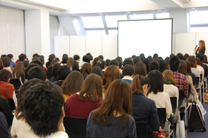 父母参加の就職説明会で子どもの足を引っ張るトンデモ親