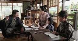 高石あかり＆トミー・バストウ激変！髪の毛も、首筋のたるみも…特殊メイクで“50代の老け顔”に〈ばけばけ第116回〉