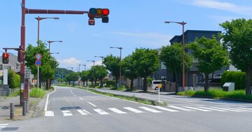 「見通しのいい交差点」で重大事故が発生するワケ、ドライバーを惑わす「恐怖の錯覚」とは?