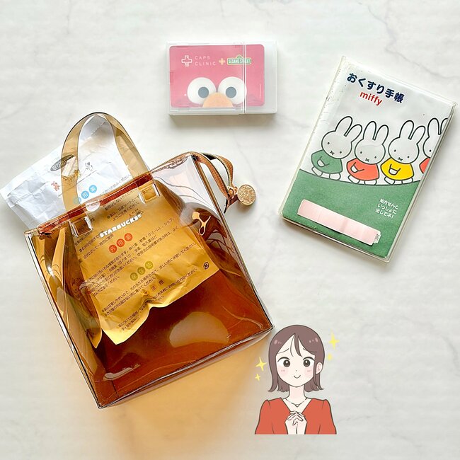 お薬手帳や処方薬がすっぽり入った!スターバックスの“バッグ型ポーチ”が即買い級のかわいさ!ふわふわハンカチ付きで嬉しすぎる!《購入レビュー》