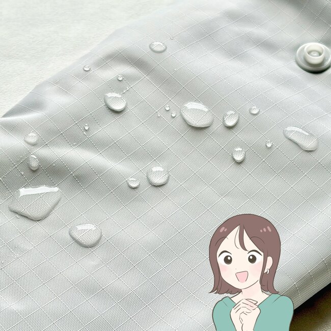 「ずっと欲しかった」「やっと購入できました！」3COINSの“天才レイングッズ”傘ビショビショ問題が解決した！「以前販売された際に即完売」「本当に便利です」