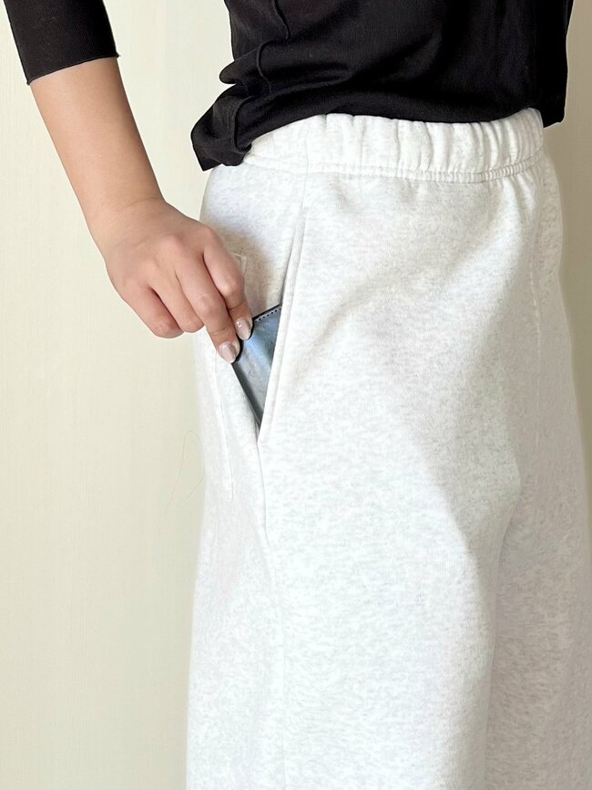 「冬の夜の外歩きでも寒くない」GUの“おしゃれスウェット”シルエットが綺麗だし、肉厚でとっても暖かい！「部屋着と普段着、両方いける」「体型をひろわず着心地も最高」