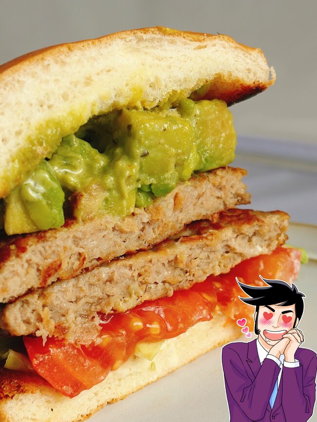 「モスバーガーさんマジですか」肉2倍の“ボリューム凄すぎバーガー”高さ8cmはやりすぎです…!「口を全開に開けてやっと食べれる」「想像以上に写真そのまま来てびっくり」