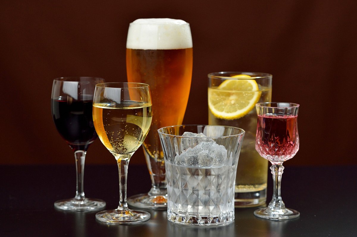 ノンアル飲料で飲酒量低下、「置き換え効果」の可能性も
