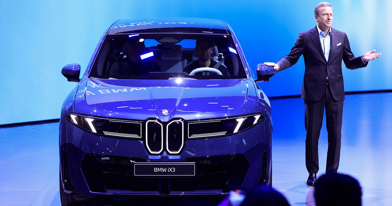 テスラに挑むBMWとメルセデス　EVの高級SUVで