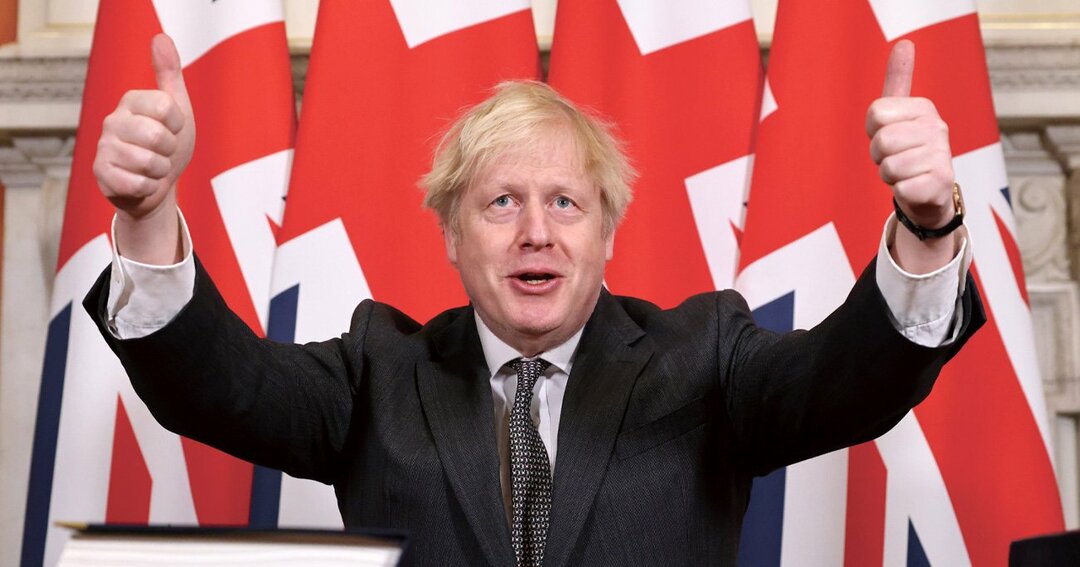 EUとの貿易協定に署名をした後、ポーズを取るボリス・ジョンソン英首相（写真は2020年12月30日撮影）
