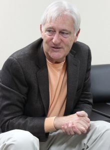 パナソニック中村改革の懐刀が落日の製造業に警鐘 “スーパーゲンバ”を構築しグローバル競争で生き残れ――フランシス・マキナニー氏に聞く
