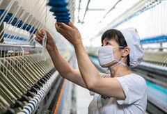 中国の景気回復に強まる逆風、成長減速が鮮明に