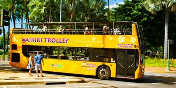 ワイキキトロリーの「ピンクライン」は、JCBのクレジットカードで無料乗車できる！　ハワイ旅行で便利な「ピンクライン」のお得な乗り方や路線図を解説！