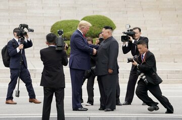 トランプ氏、金総書記との会談模索　今秋にも