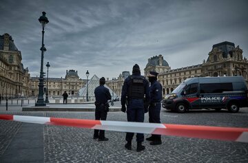 ルーブル美術館に強盗団、リフト使用し犯行時間は7分