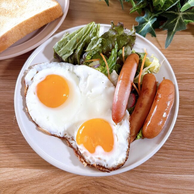 まとめ買いして大正解でした！セリアの「喫茶店みたいなオシャレ食器」お店でモーニングを食べてる気分になります！《購入レビュー》