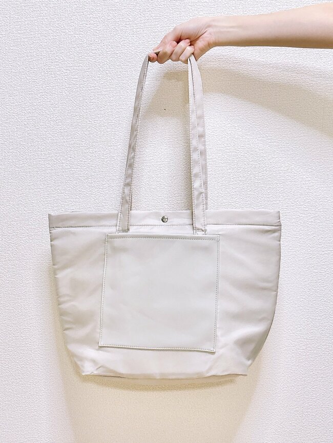 「2個目の購入」「買って大正解でした」3COINSの“大容量トートバッグ”ポケットいっぱいで大助かりです！「全て入るので助かってます」